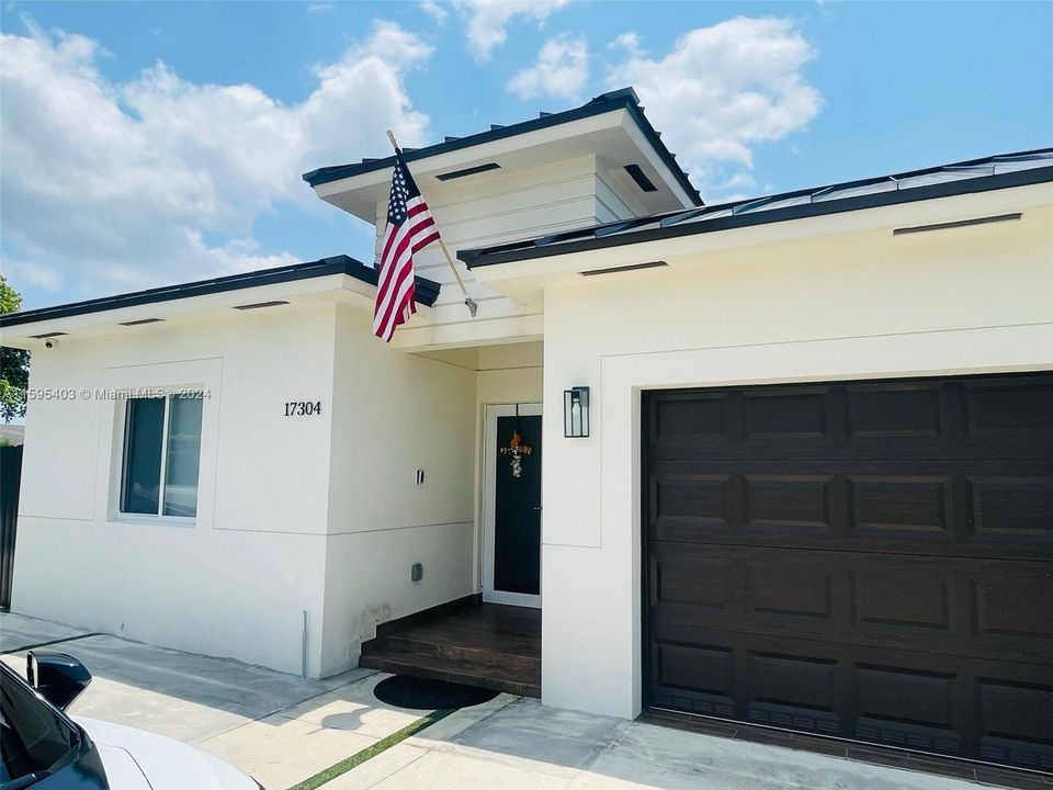 For Sale: $1,050,000 (4 beds, 3 baths, 1538 Square Feet)