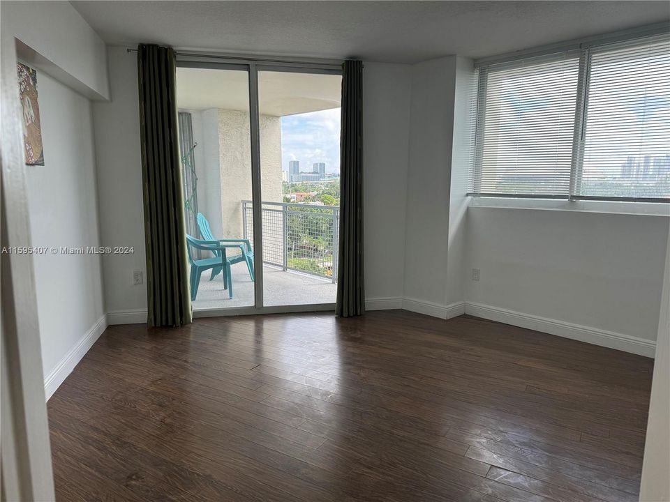 For Rent: $2,200 (1 beds, 1 baths, 815 Square Feet)