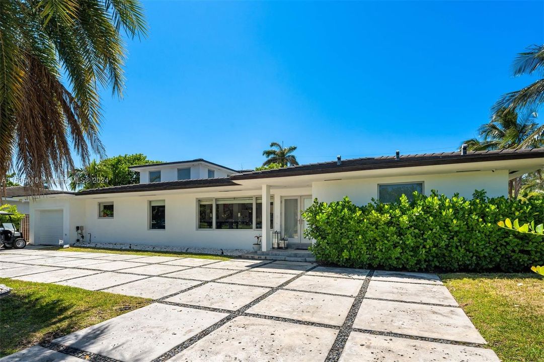 For Sale: $4,500,000 (3 beds, 2 baths, 4248 Square Feet)