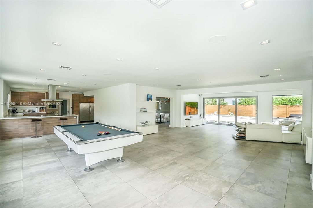 For Sale: $4,500,000 (3 beds, 2 baths, 4248 Square Feet)