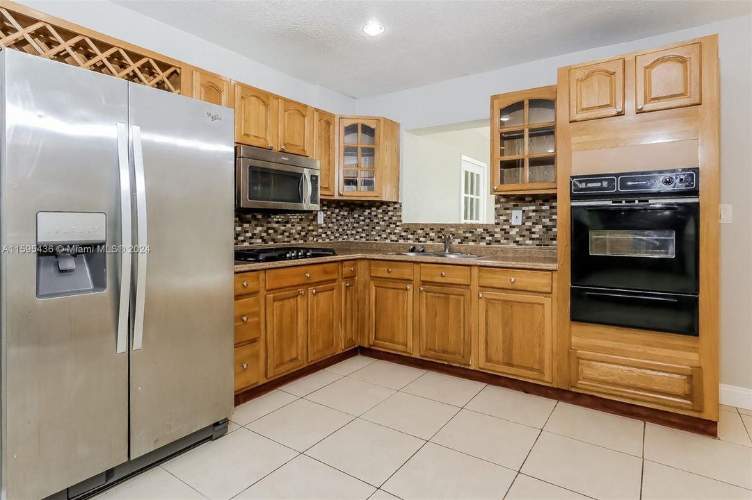 Recientemente alquilado: $2,590 (3 camas, 2 baños, 1544 Pies cuadrados)