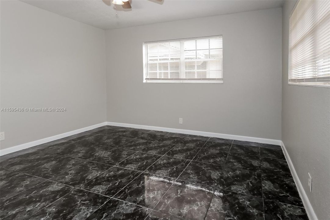 Recientemente alquilado: $2,590 (3 camas, 2 baños, 1544 Pies cuadrados)