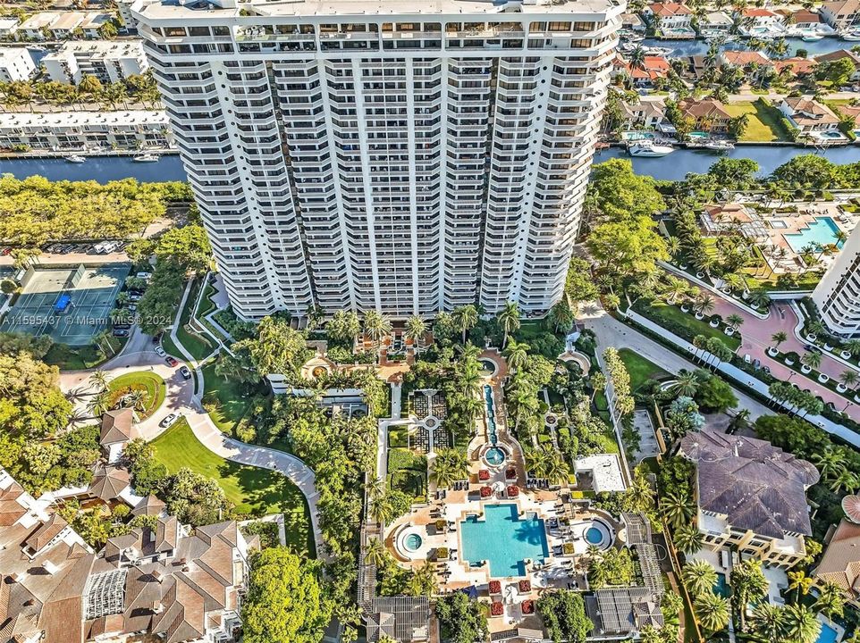 Recently Rented: $7,500 (2 beds, 2 baths, 1750 Square Feet)