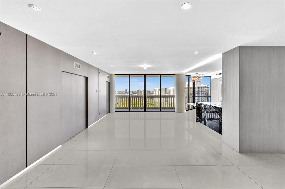 LARGE OPEN GREAT ROOM