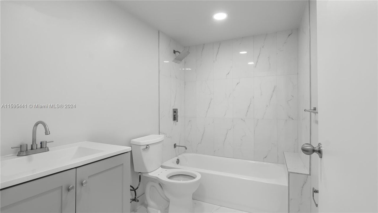 Active With Contract: $189,990 (1 beds, 1 baths, 543 Square Feet)