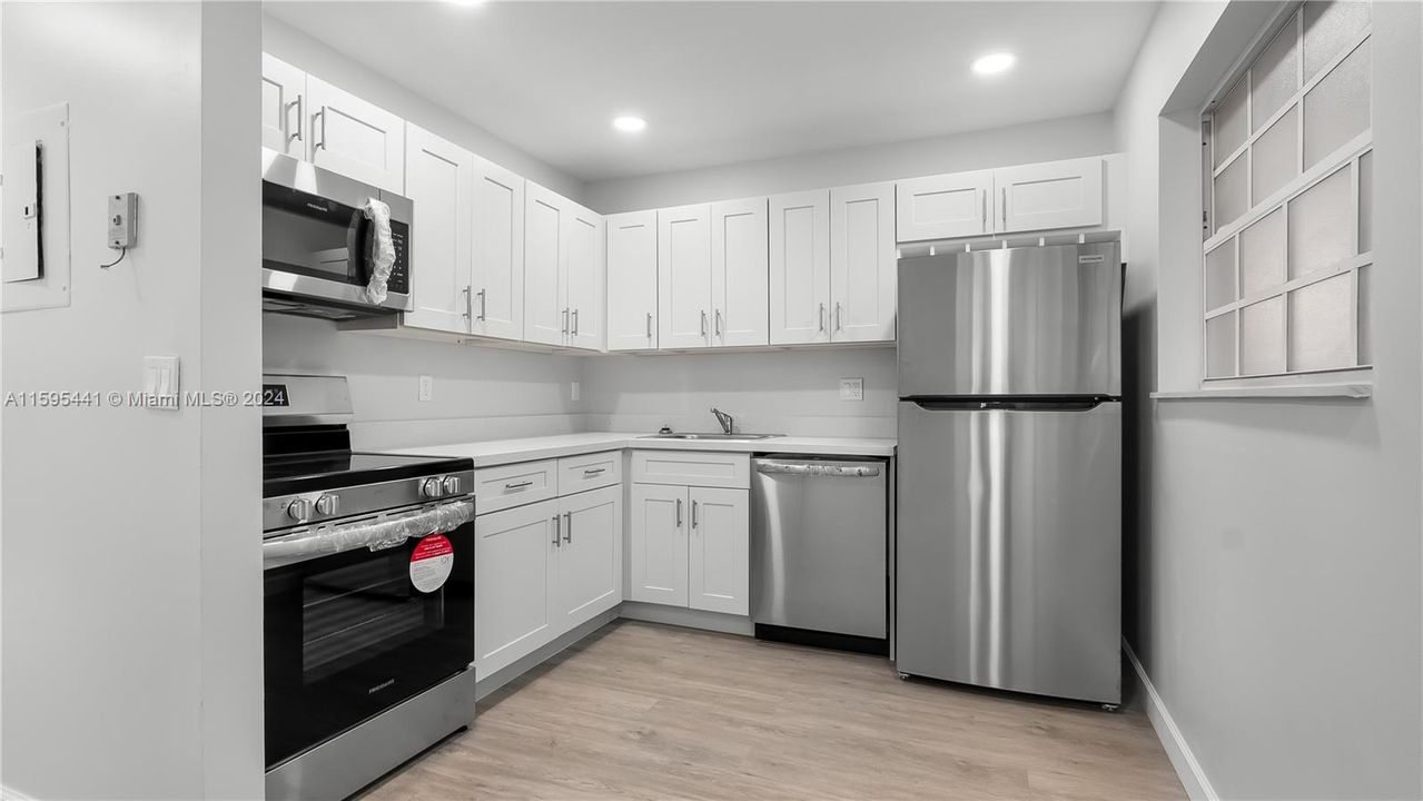 Active With Contract: $189,990 (1 beds, 1 baths, 543 Square Feet)