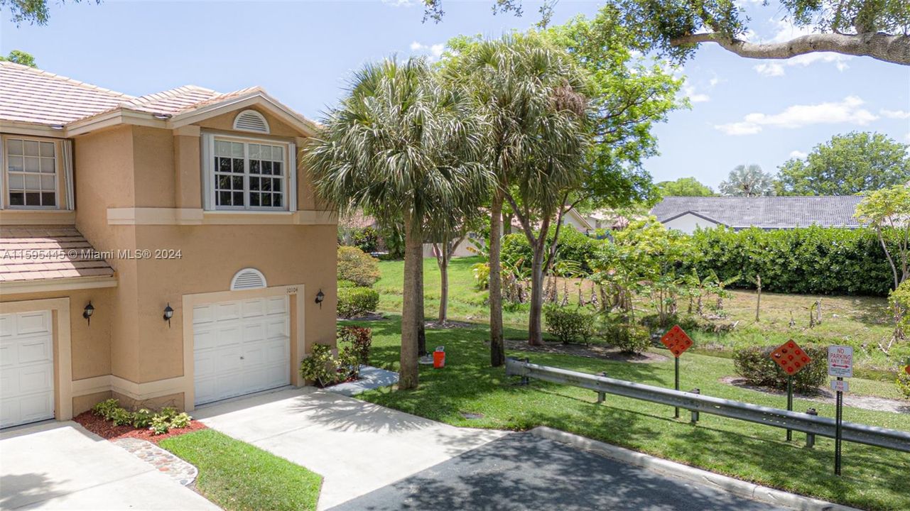 Active With Contract: $3,200 (4 beds, 2 baths, 1953 Square Feet)