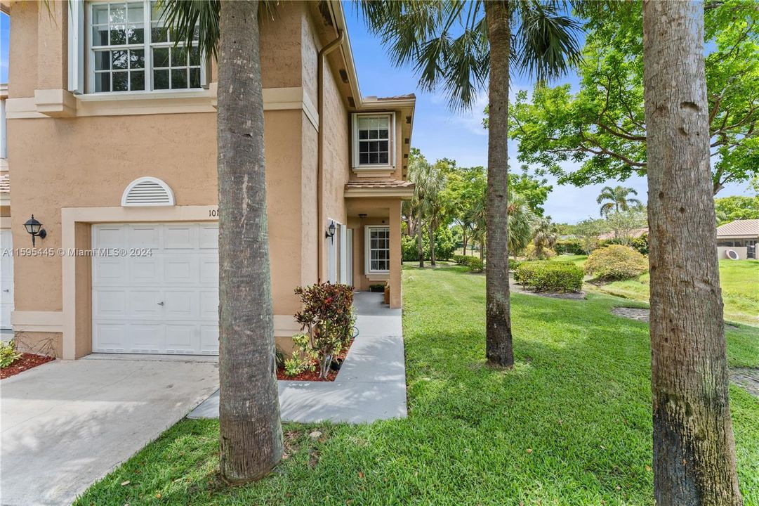 Active With Contract: $3,200 (4 beds, 2 baths, 1953 Square Feet)