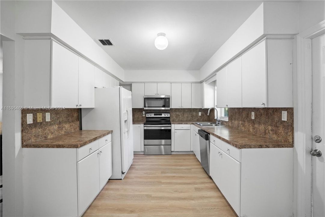 Active With Contract: $4,100 (3 beds, 2 baths, 0 Square Feet)