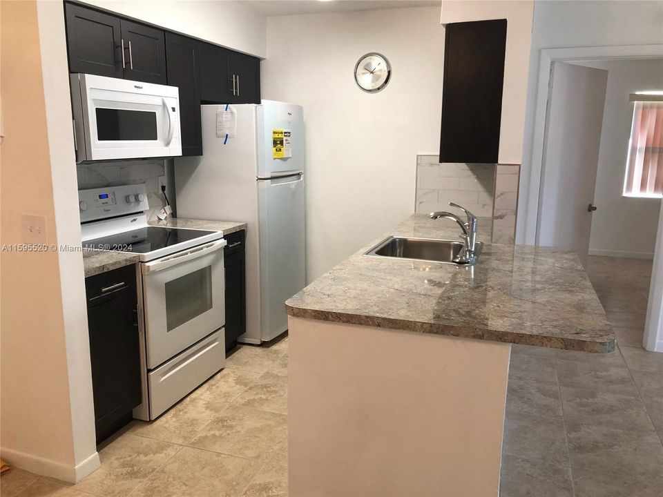 Recently Rented: $2,275 (2 beds, 2 baths, 932 Square Feet)