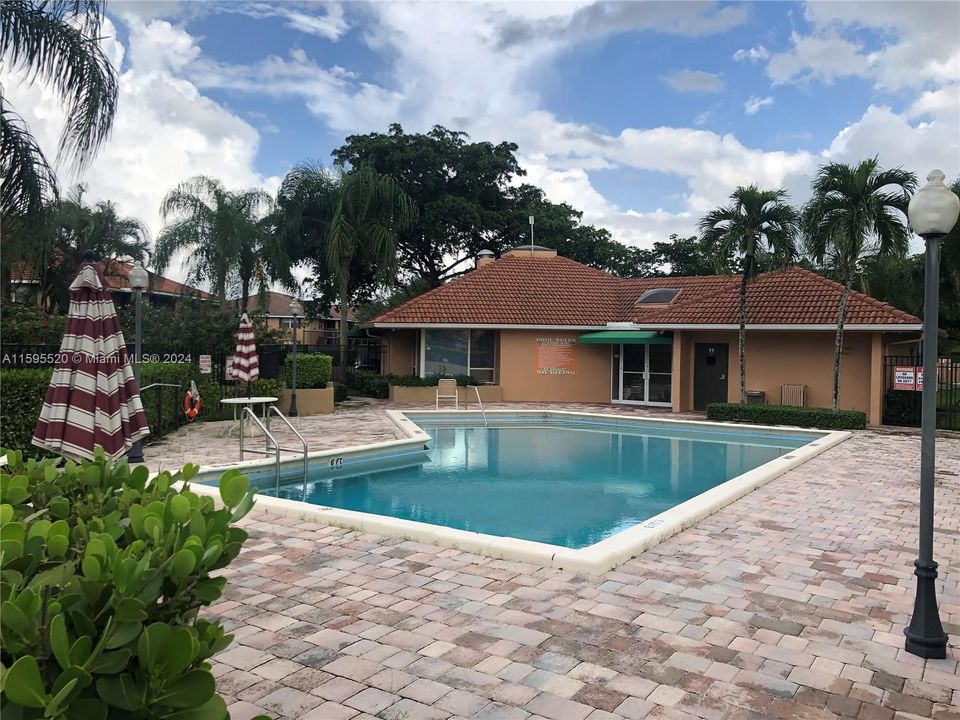 Recently Rented: $2,275 (2 beds, 2 baths, 932 Square Feet)