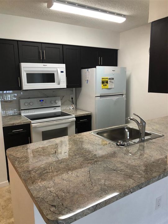 Recently Rented: $2,275 (2 beds, 2 baths, 932 Square Feet)