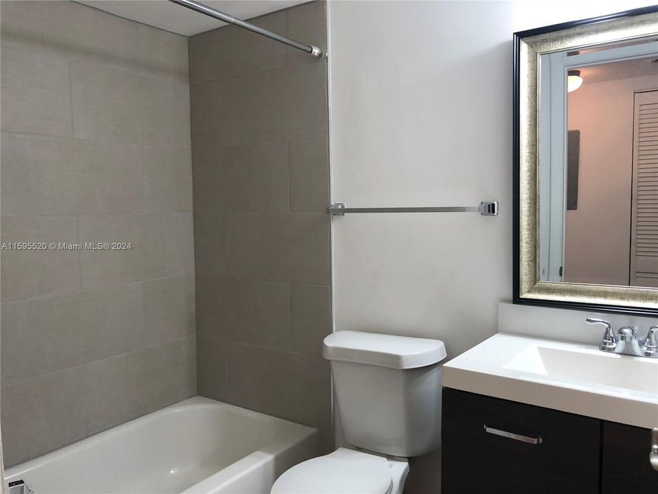 Recently Rented: $2,275 (2 beds, 2 baths, 932 Square Feet)