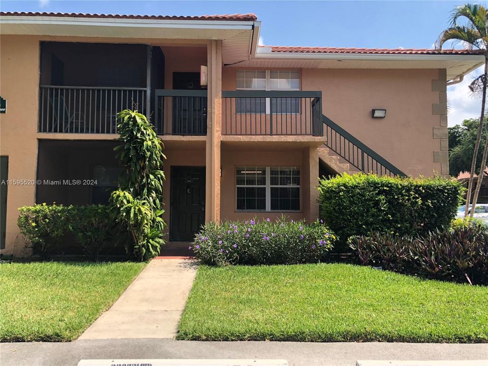 Recently Rented: $2,275 (2 beds, 2 baths, 932 Square Feet)