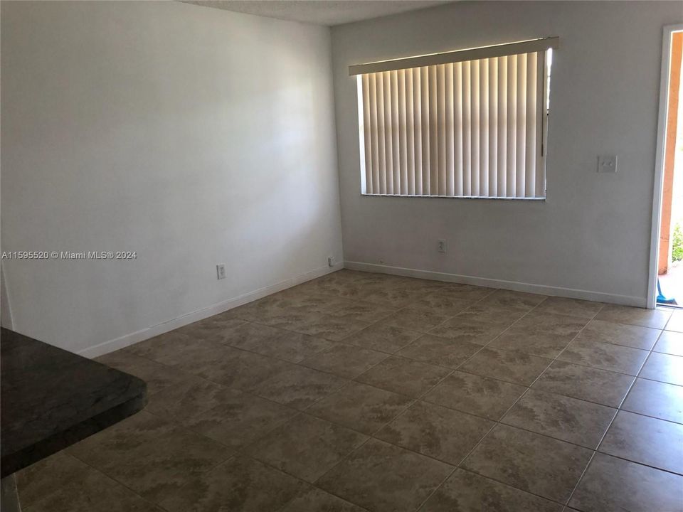 Recently Rented: $2,275 (2 beds, 2 baths, 932 Square Feet)