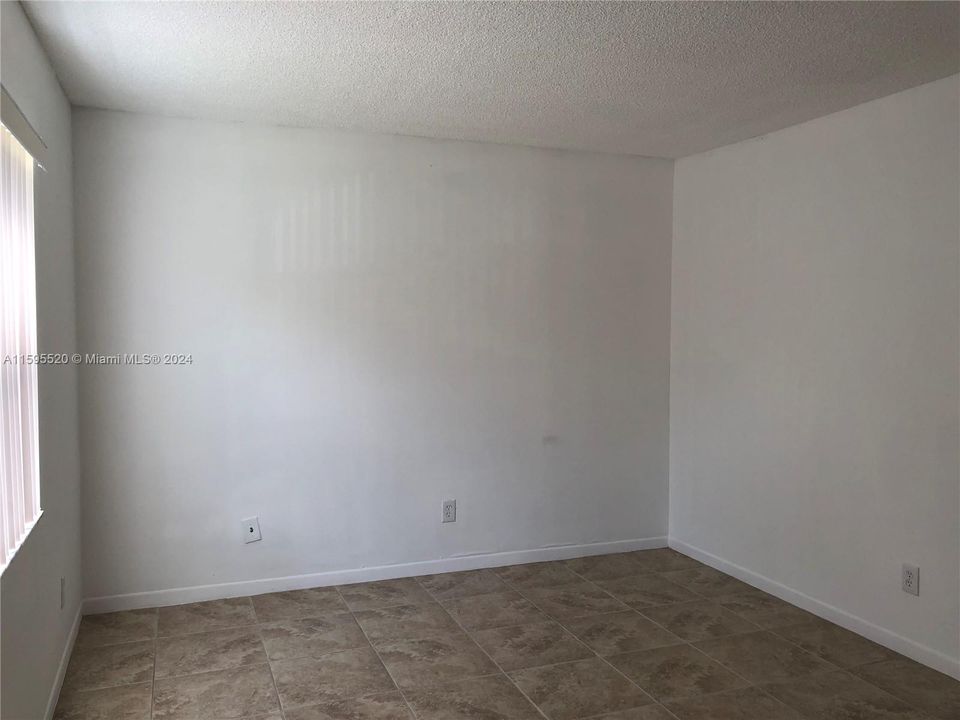 Recently Rented: $2,275 (2 beds, 2 baths, 932 Square Feet)