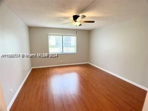 For Sale: $370,000 (2 beds, 2 baths, 1231 Square Feet)