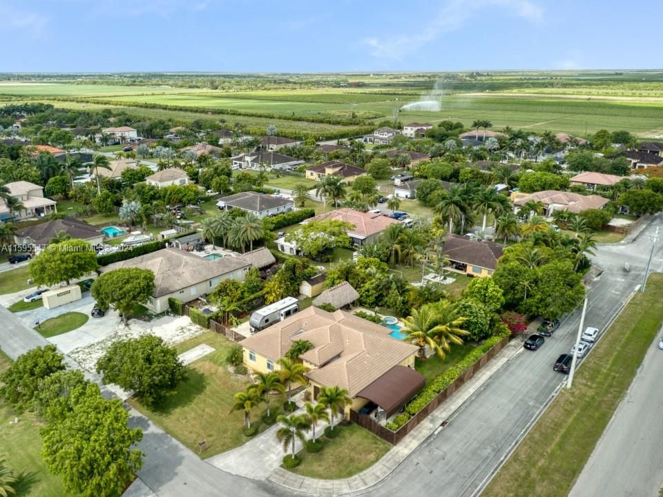 For Sale: $815,000 (4 beds, 2 baths, 2366 Square Feet)