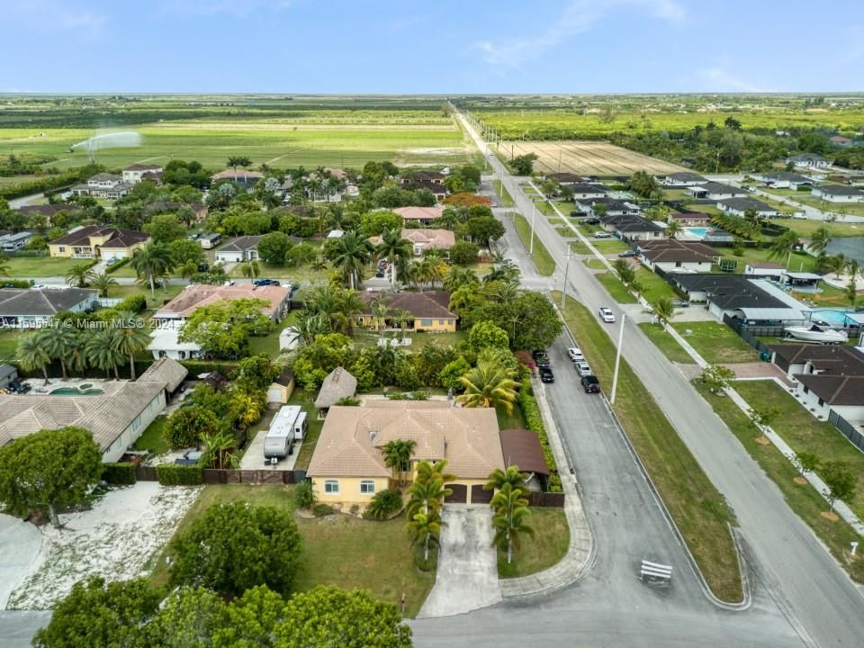 For Sale: $815,000 (4 beds, 2 baths, 2366 Square Feet)