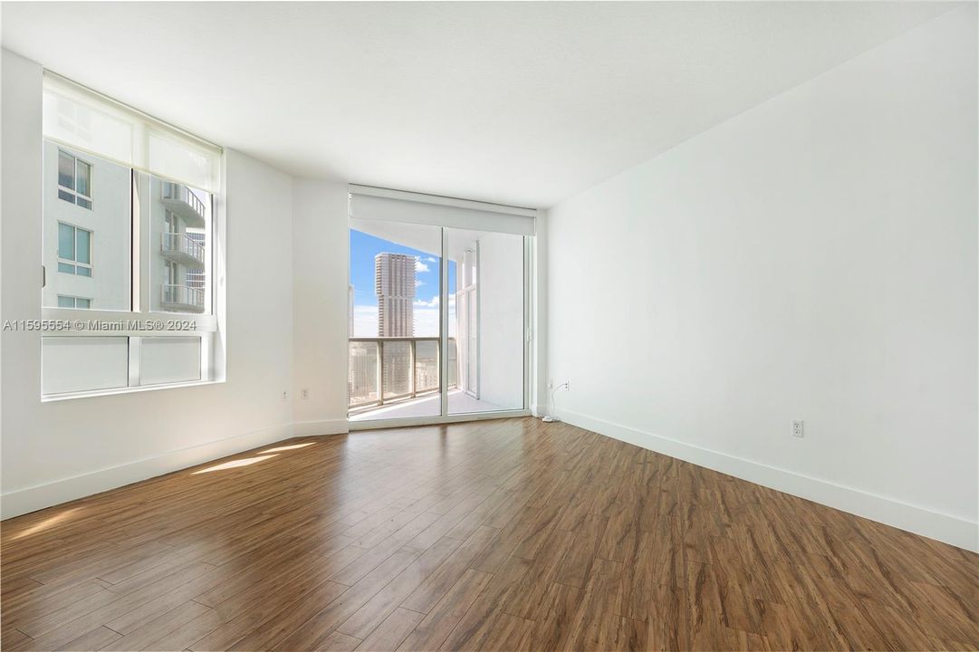 For Sale: $439,000 (1 beds, 1 baths, 794 Square Feet)