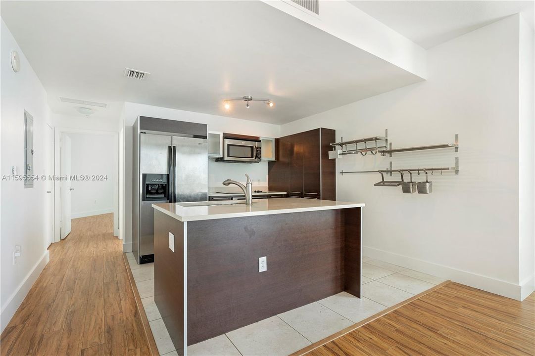 For Sale: $439,000 (1 beds, 1 baths, 794 Square Feet)