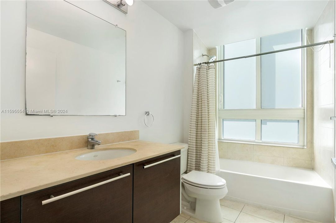 For Sale: $450,000 (1 beds, 1 baths, 794 Square Feet)