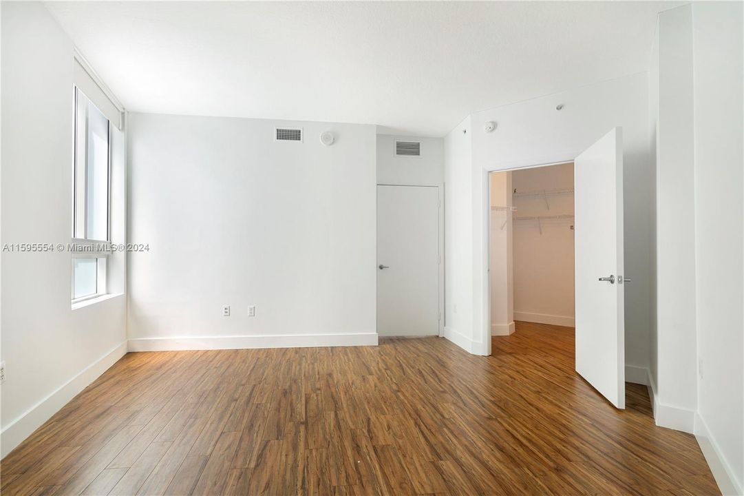 For Sale: $450,000 (1 beds, 1 baths, 794 Square Feet)