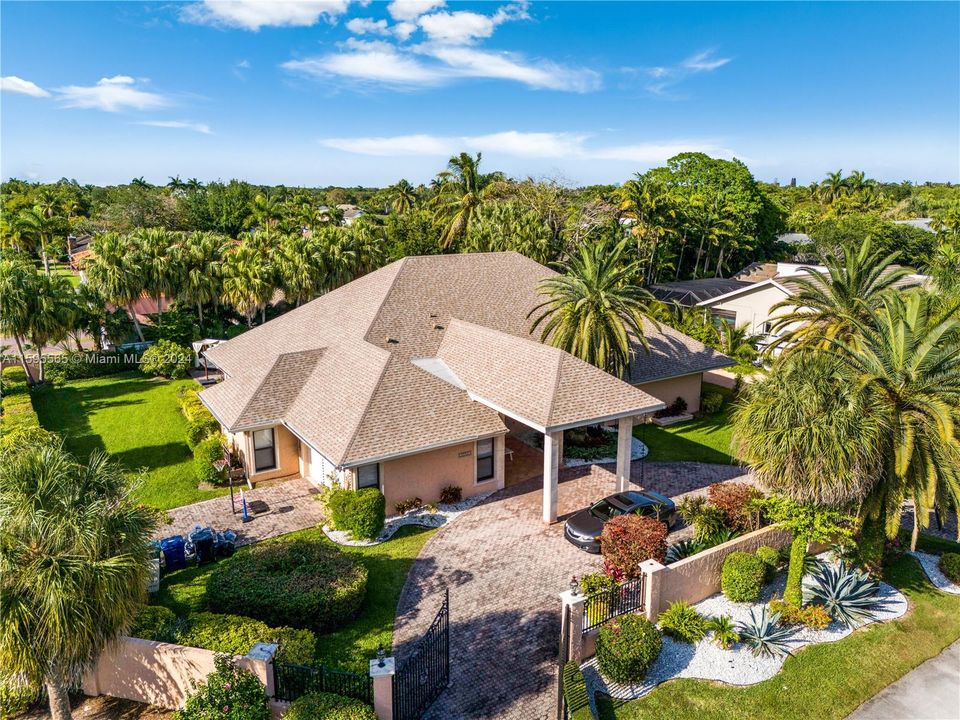 Recently Sold: $1,650,000 (5 beds, 5 baths, 3775 Square Feet)