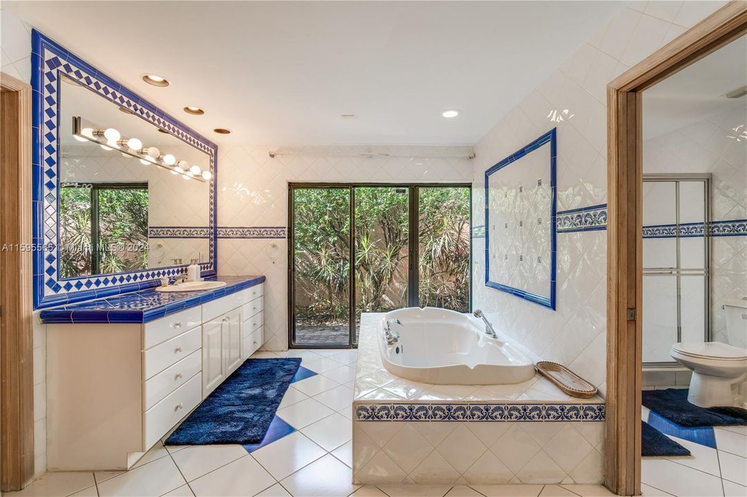 Recently Sold: $1,650,000 (5 beds, 5 baths, 3775 Square Feet)