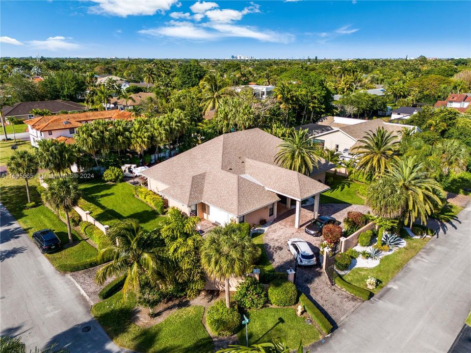 Recently Sold: $1,650,000 (5 beds, 5 baths, 3775 Square Feet)