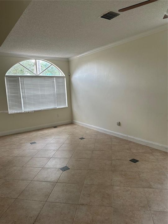 For Rent: $4,300 (3 beds, 3 baths, 1784 Square Feet)