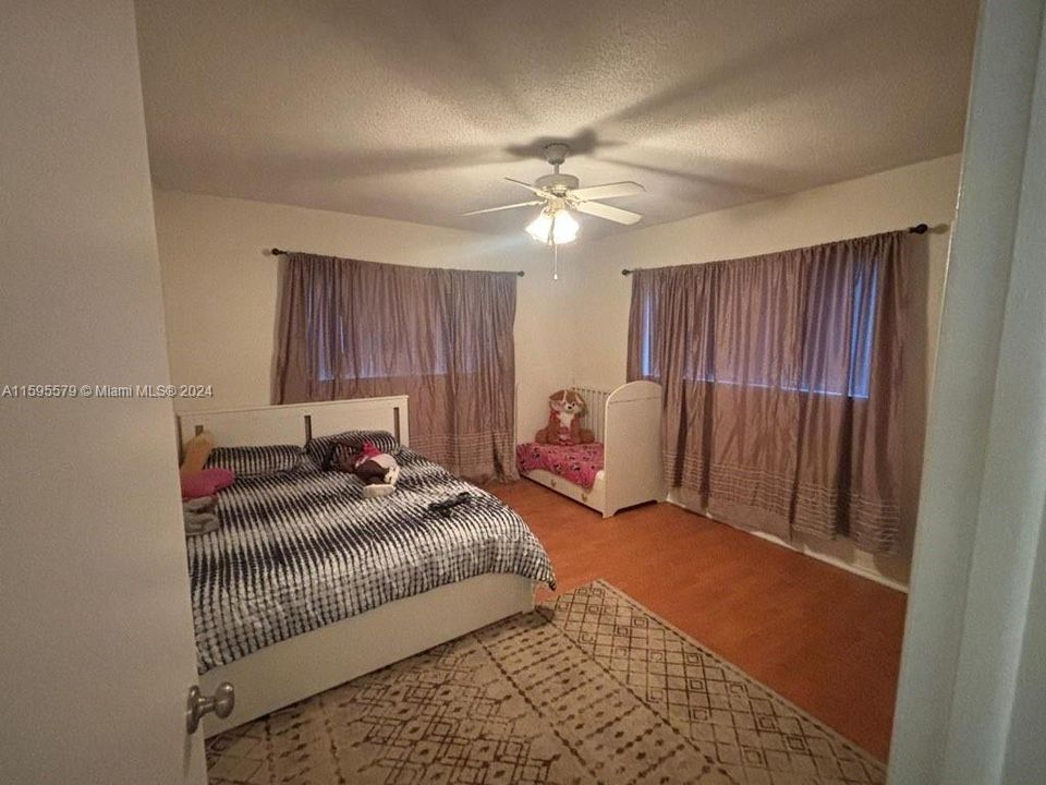 For Sale: $155,000 (1 beds, 1 baths, 690 Square Feet)