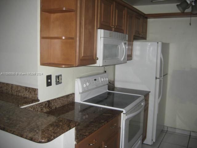 For Rent: $2,400 (2 beds, 2 baths, 955 Square Feet)