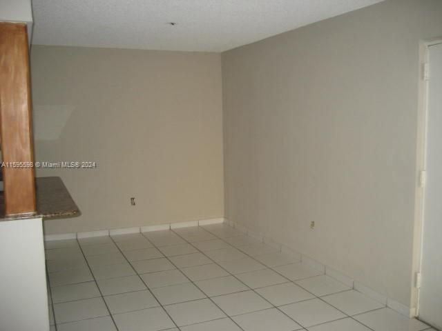 For Rent: $2,400 (2 beds, 2 baths, 955 Square Feet)