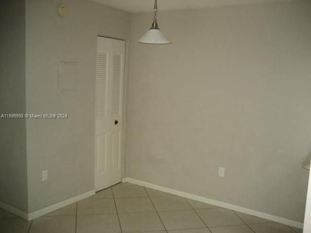 For Rent: $2,400 (2 beds, 2 baths, 955 Square Feet)