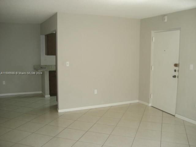 For Rent: $2,400 (2 beds, 2 baths, 955 Square Feet)