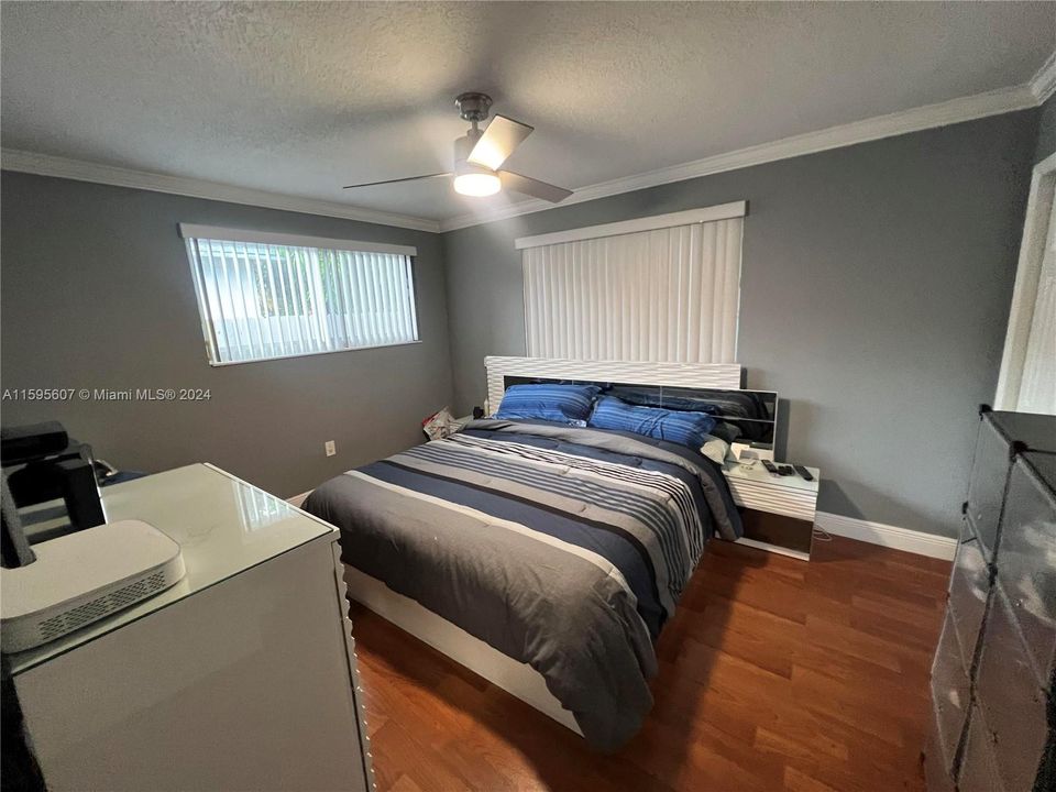 For Sale: $550,000 (3 beds, 1 baths, 1190 Square Feet)
