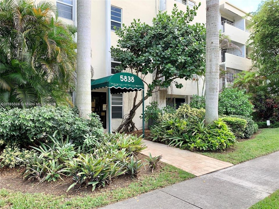 Active With Contract: $3,050 (2 beds, 1 baths, 1290 Square Feet)