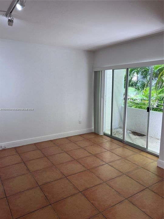 Recently Rented: $3,050 (2 beds, 1 baths, 1290 Square Feet)