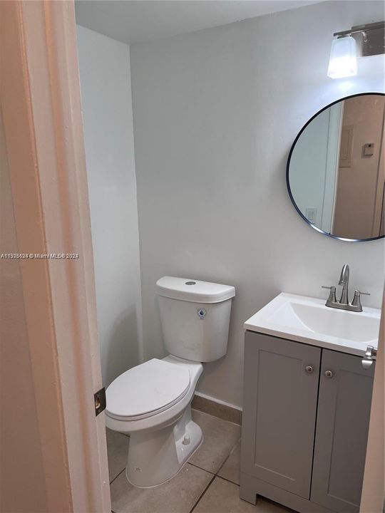 Active With Contract: $3,050 (2 beds, 1 baths, 1290 Square Feet)