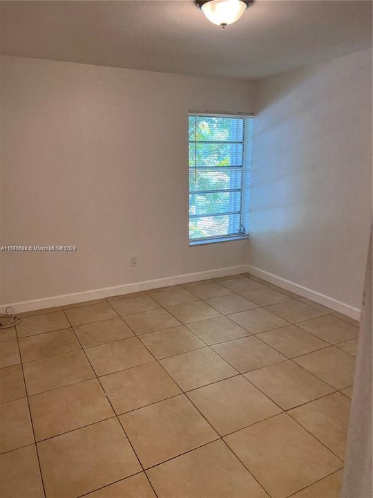 Recently Rented: $3,050 (2 beds, 1 baths, 1290 Square Feet)