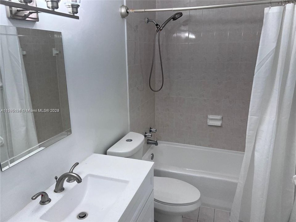 Active With Contract: $3,050 (2 beds, 1 baths, 1290 Square Feet)