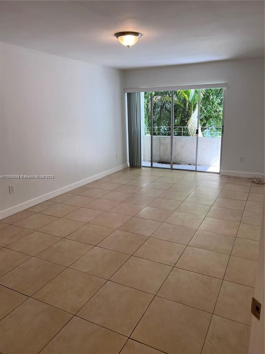 Active With Contract: $3,050 (2 beds, 1 baths, 1290 Square Feet)