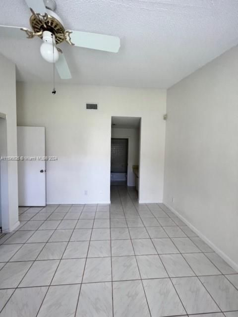 For Rent: $2,700 (2 beds, 2 baths, 893 Square Feet)