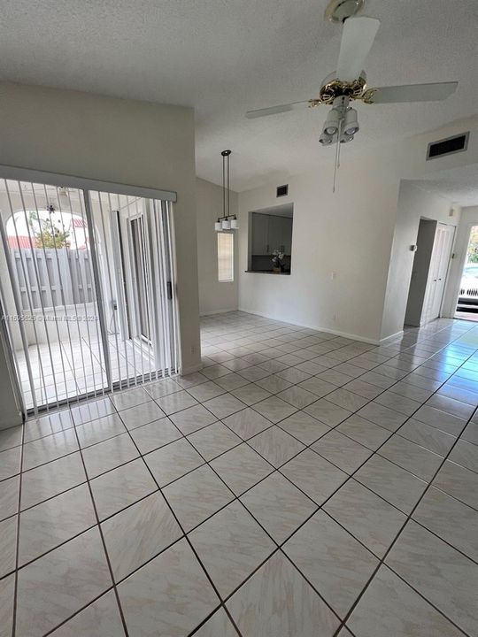 For Rent: $2,700 (2 beds, 2 baths, 893 Square Feet)