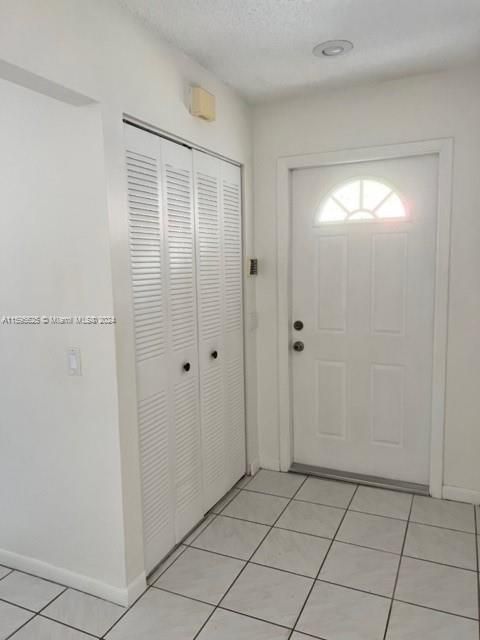 For Rent: $2,700 (2 beds, 2 baths, 893 Square Feet)