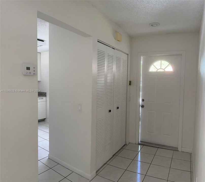 For Rent: $2,700 (2 beds, 2 baths, 893 Square Feet)