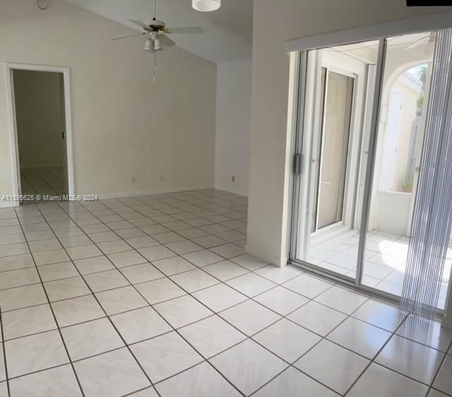 For Rent: $2,700 (2 beds, 2 baths, 893 Square Feet)