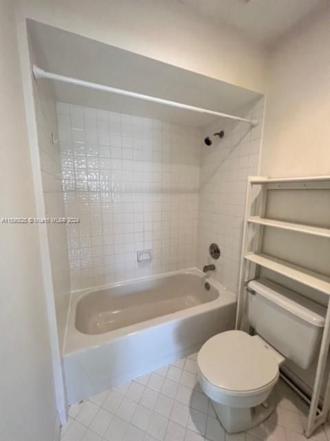 For Rent: $2,700 (2 beds, 2 baths, 893 Square Feet)