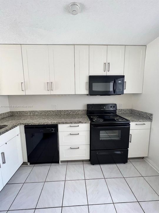 For Rent: $2,700 (2 beds, 2 baths, 893 Square Feet)